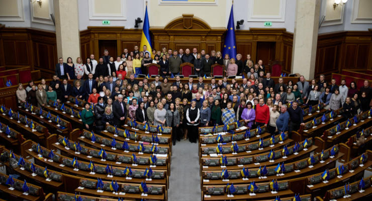 Яким посадовцям не потрібно проходити медичний огляд у військово-лікарській комісії (ВЛК)?